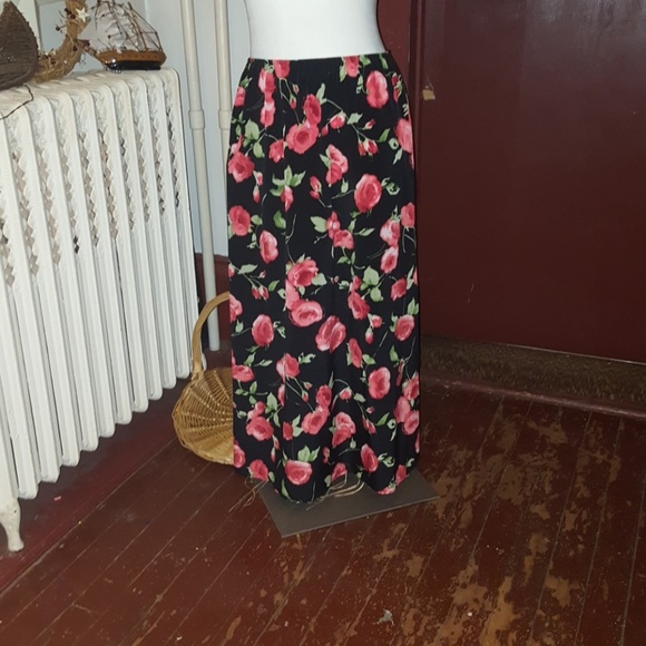 sense Dresses & Skirts - 4/$20 sense ladies size 2x black floral Rose skirt